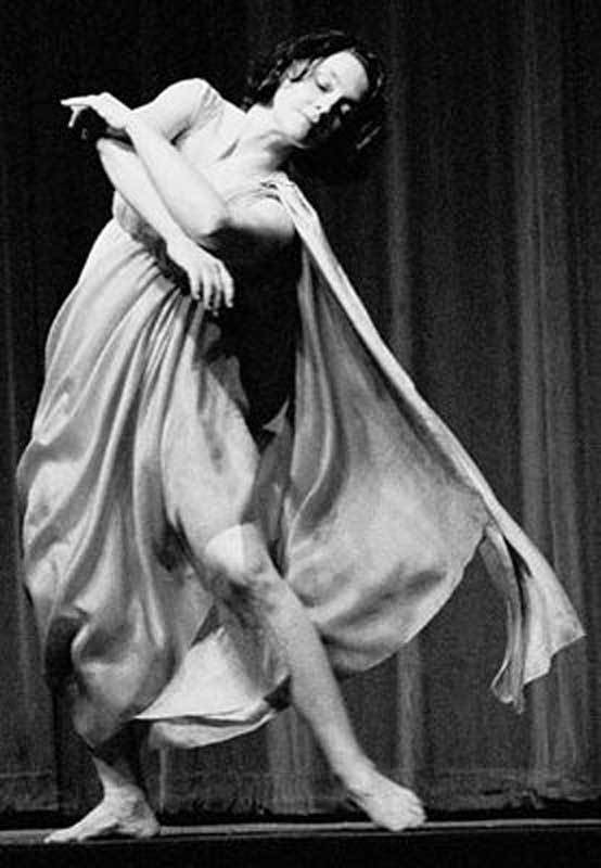 Isadora Duncan (ca. 1900)