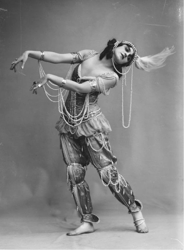 Vera Fokina performing in Schéhérazade (1914)